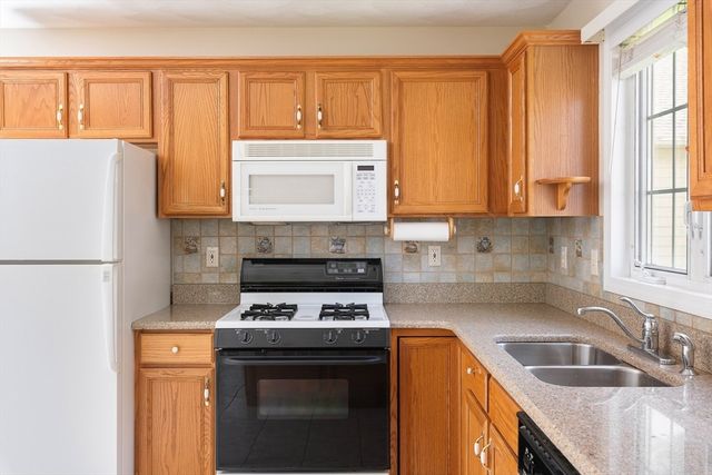 52 Birdie Ln 52, Tewksbury, MA 01876
