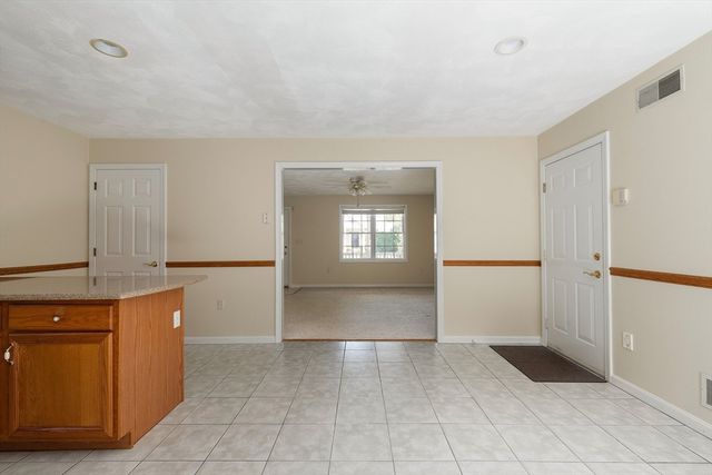 52 Birdie Ln 52, Tewksbury, MA 01876
