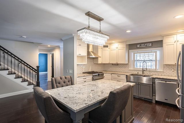 800 Grampian Avenue, Lake Orion, MI 48362