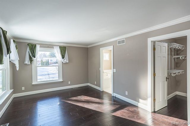 800 Grampian Avenue, Lake Orion, MI 48362