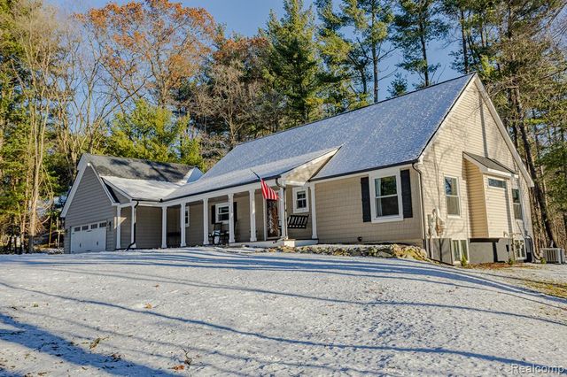 800 Grampian Avenue, Lake Orion, MI 48362