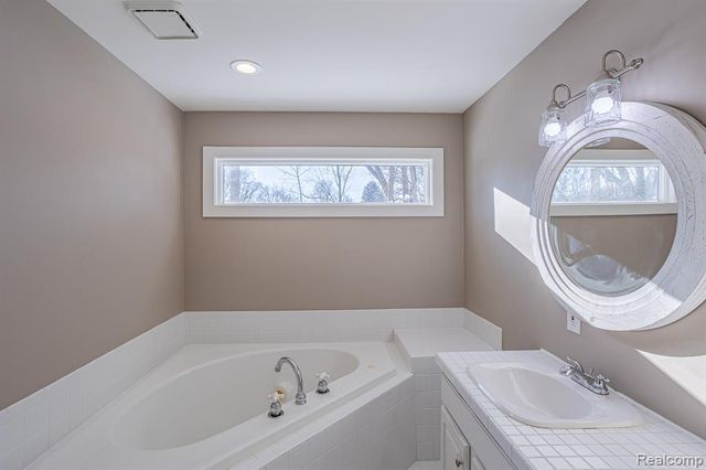 800 Grampian Avenue, Lake Orion, MI 48362