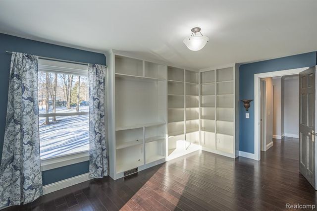 800 Grampian Avenue, Lake Orion, MI 48362