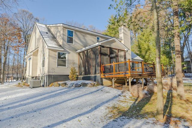 800 Grampian Avenue, Lake Orion, MI 48362