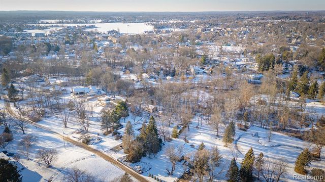 800 Grampian Avenue, Lake Orion, MI 48362