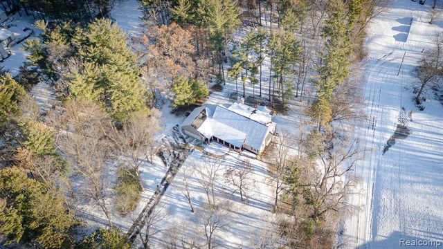 800 Grampian Avenue, Lake Orion, MI 48362