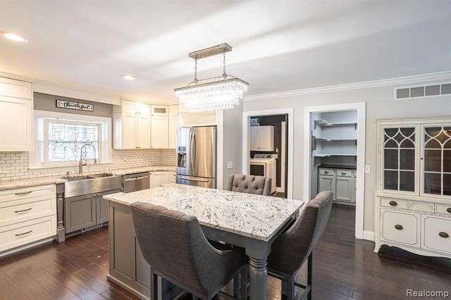 800 Grampian Avenue, Lake Orion, MI 48362