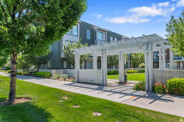 4927 W DAYBREAK PKWY, South Jordan, UT 84009