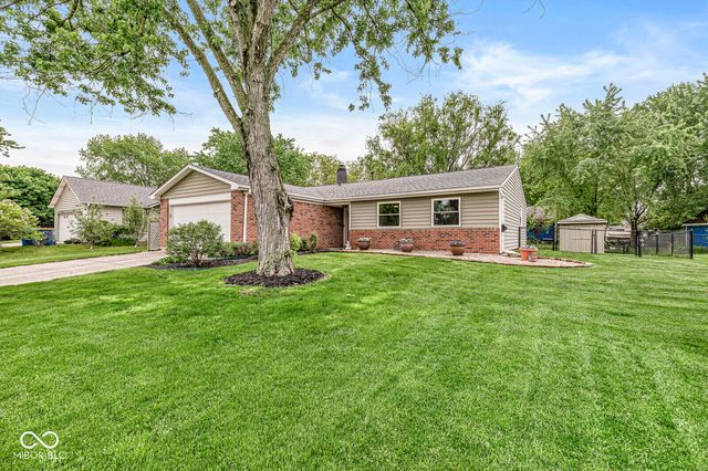 611 Sunblest Boulevard S, Fishers, IN 46038