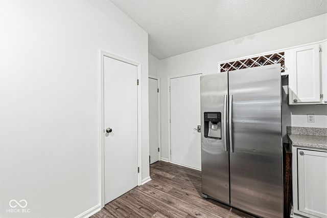 611 Sunblest Boulevard S, Fishers, IN 46038