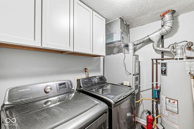 611 Sunblest Boulevard S, Fishers, IN 46038