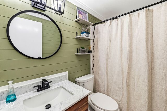 611 Sunblest Boulevard S, Fishers, IN 46038