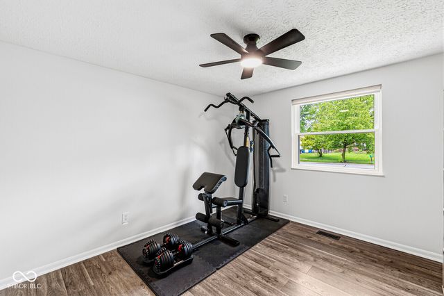 611 Sunblest Boulevard S, Fishers, IN 46038