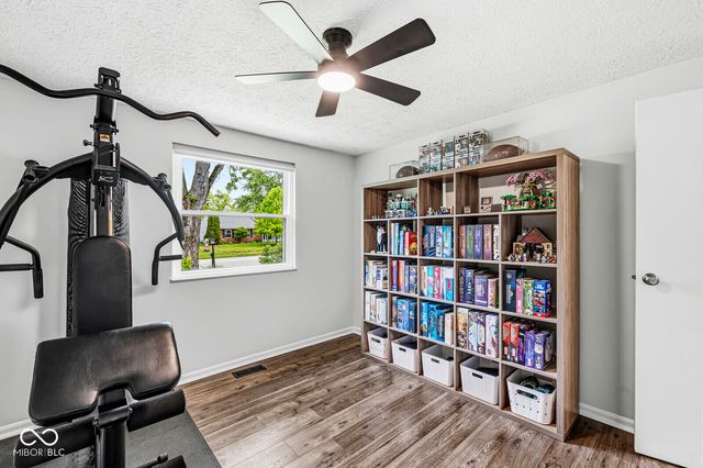 611 Sunblest Boulevard S, Fishers, IN 46038