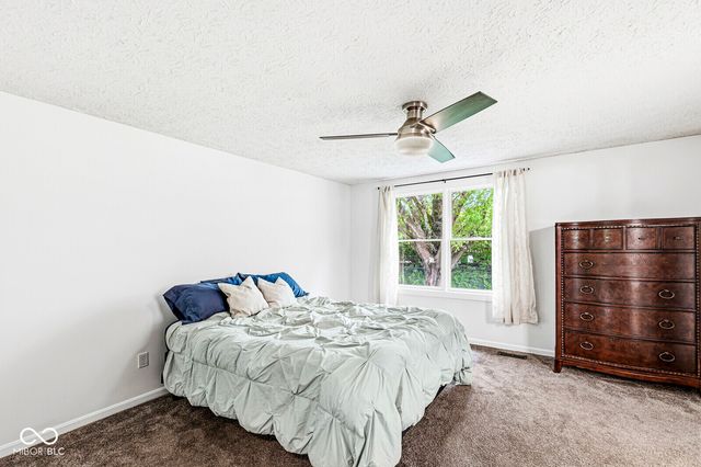 611 Sunblest Boulevard S, Fishers, IN 46038