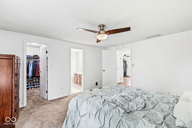 611 Sunblest Boulevard S, Fishers, IN 46038