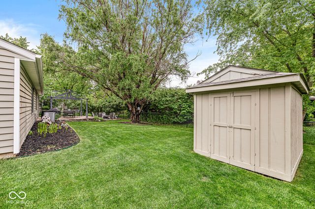611 Sunblest Boulevard S, Fishers, IN 46038