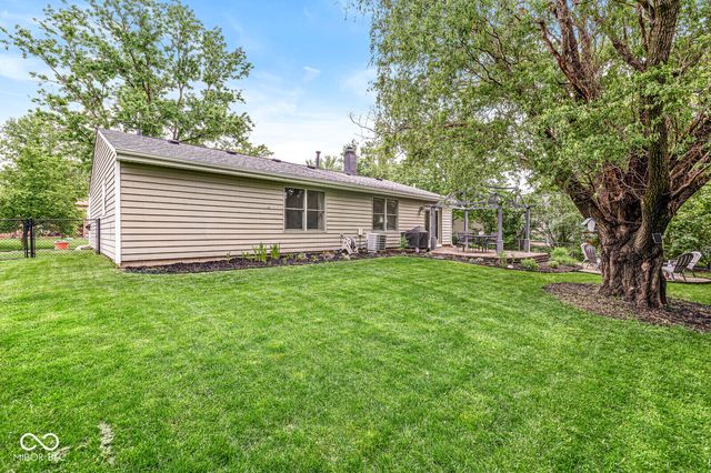 611 Sunblest Boulevard S, Fishers, IN 46038