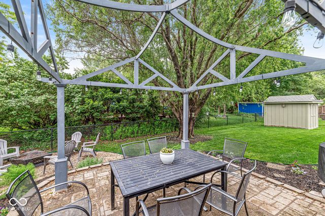 611 Sunblest Boulevard S, Fishers, IN 46038
