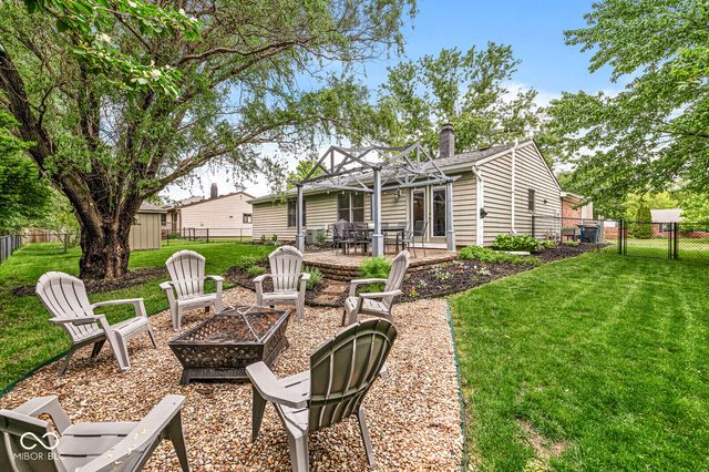 611 Sunblest Boulevard S, Fishers, IN 46038