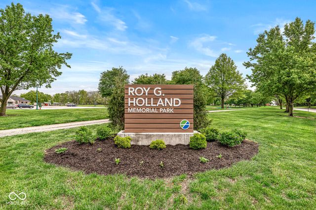611 Sunblest Boulevard S, Fishers, IN 46038