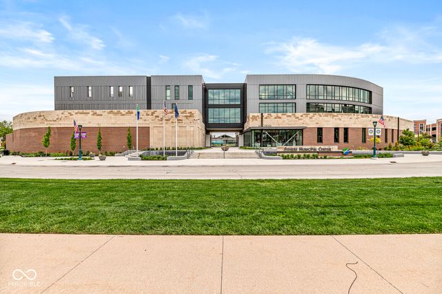 611 Sunblest Boulevard S, Fishers, IN 46038