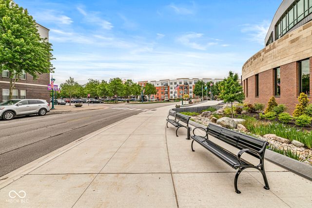 611 Sunblest Boulevard S, Fishers, IN 46038