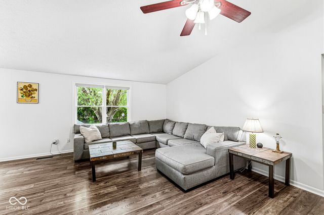 611 Sunblest Boulevard S, Fishers, IN 46038