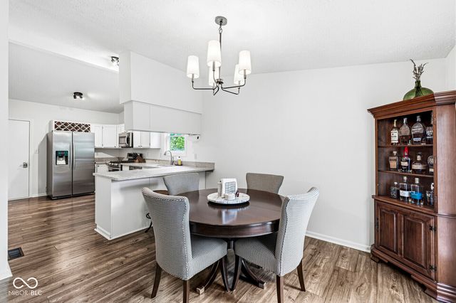611 Sunblest Boulevard S, Fishers, IN 46038