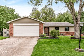 611 Sunblest Boulevard S, Fishers, IN 46038