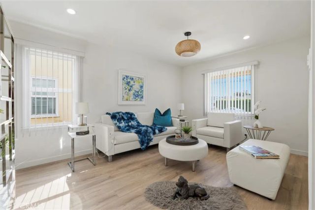 13739 Wyandotte, Los Angeles, CA 91405