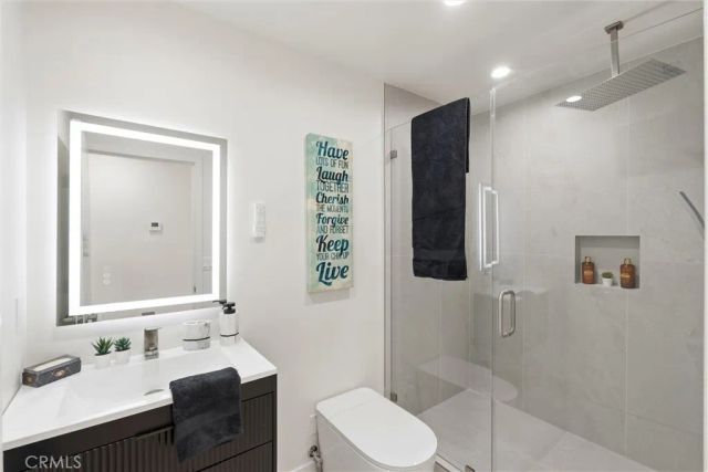13739 Wyandotte, Los Angeles, CA 91405