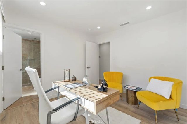 13739 Wyandotte, Los Angeles, CA 91405