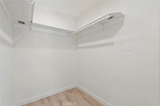 13739 Wyandotte, Los Angeles, CA 91405