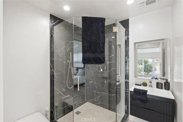13739 Wyandotte, Los Angeles, CA 91405