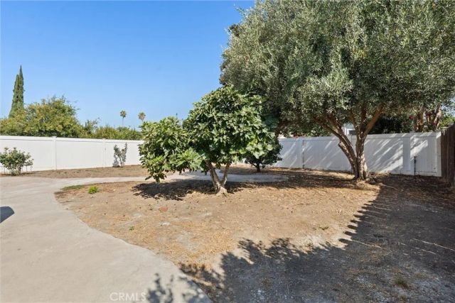 13739 Wyandotte, Los Angeles, CA 91405