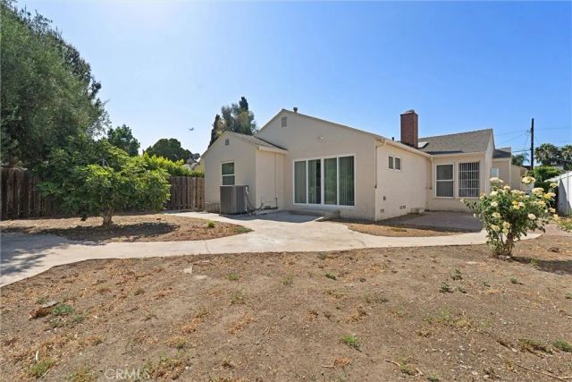 13739 Wyandotte, Los Angeles, CA 91405