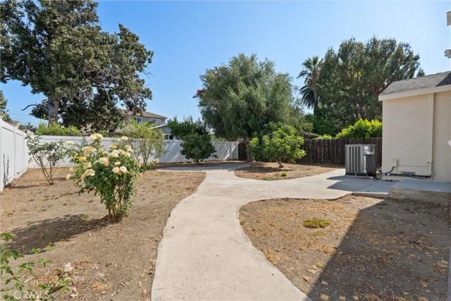 13739 Wyandotte, Los Angeles, CA 91405