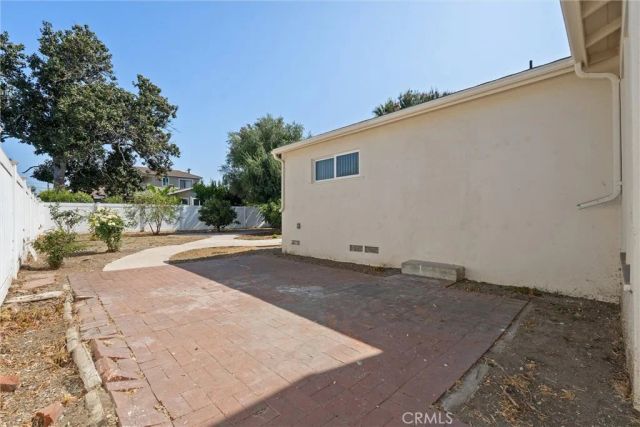 13739 Wyandotte, Los Angeles, CA 91405