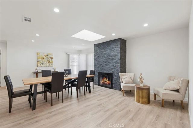 13739 Wyandotte, Los Angeles, CA 91405