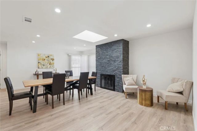 13739 Wyandotte, Los Angeles, CA 91405