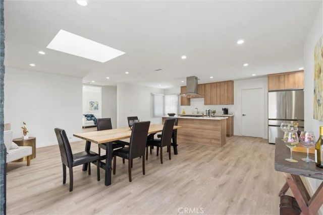 13739 Wyandotte, Los Angeles, CA 91405