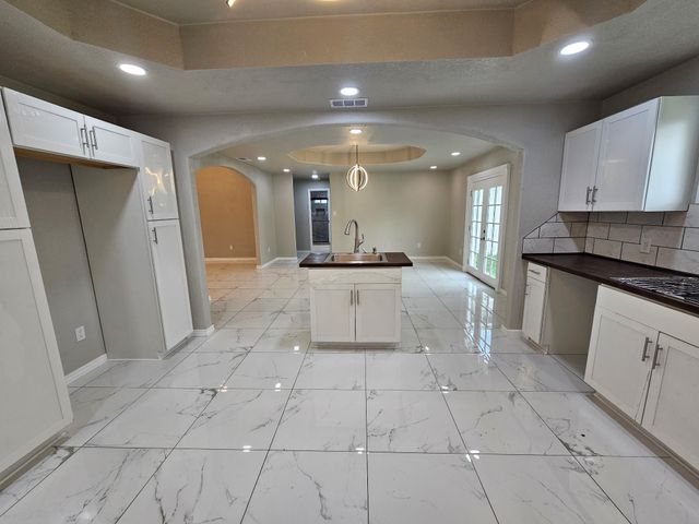 106 Country Club Drive, Marlin, TX 76661