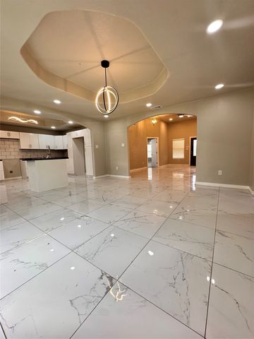 106 Country Club Drive, Marlin, TX 76661