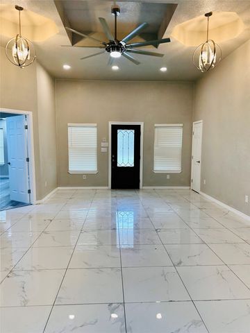 106 Country Club Drive, Marlin, TX 76661