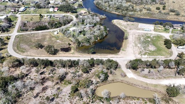 607 Glen Cove-Cr 730, Liverpool, TX 77577