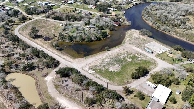 607 Glen Cove-Cr 730, Liverpool, TX 77577