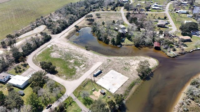 607 Glen Cove-Cr 730, Liverpool, TX 77577