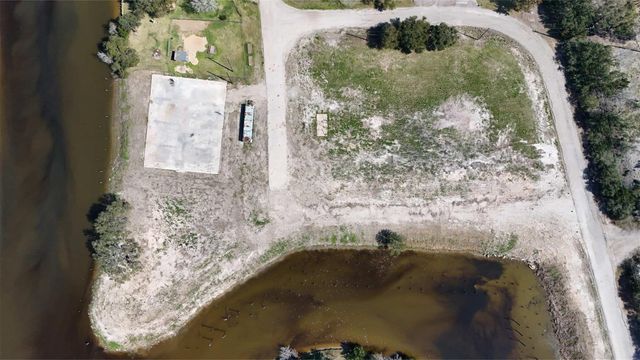 607 Glen Cove-Cr 730, Liverpool, TX 77577