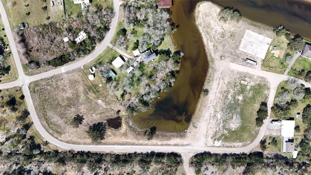 607 Glen Cove-Cr 730, Liverpool, TX 77577